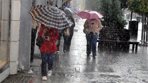 M­e­t­e­o­r­o­l­o­j­i­­d­e­n­ ­k­r­i­t­i­k­ ­u­y­a­r­ı­:­ ­L­o­d­o­s­ ­v­e­ ­y­a­ğ­m­u­r­ ­g­e­l­i­y­o­r­